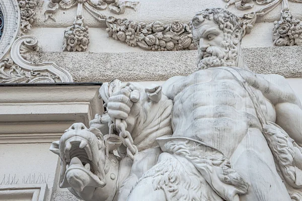 Statue Des Herkules Kampf Gegen Cerberus Ein Mehrköpfiges Hundetier Das — Stockfoto