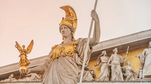 Athena Standbeeld Bij Fontein Pallas Athene Brunnen Voor Het Parlement — Stockfoto