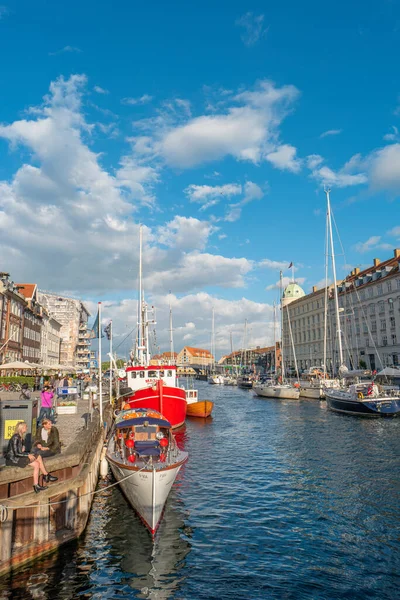 Famoso Distrito Restaurantes Entretenimiento Nyhavn Canal Copenhague Centro Histórico Dinamarca —  Fotos de Stock