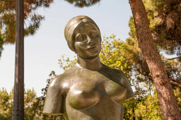 Estatura Mujer Desnuda Parque Montjuic Barcelona España — Foto de Stock