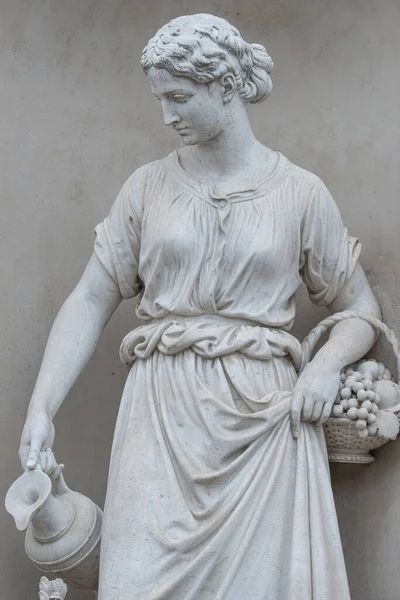 Old Park Statue Sensual Italian Greek Renaissance Era Woman Historical — Stock Photo, Image
