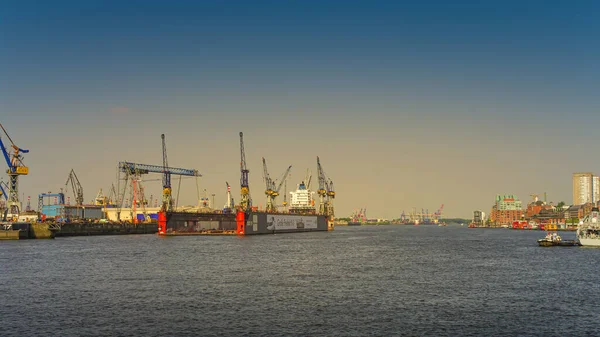 Moderner Frachthafen Mit Vielen Containerkränen Hamburger Hafen Bei Warmem Sonnenuntergang — Stockfoto