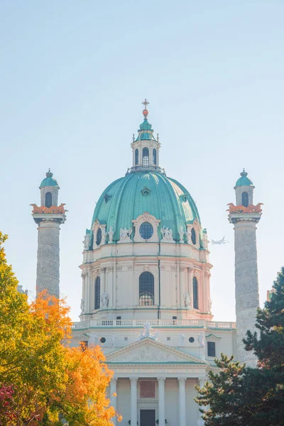 Vista Frontal Catedral São Carlos Karlskirche Viena Nas Cores Outono — Fotografia de Stock