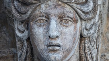 Venedik, İtalya 'da Venedik Rönesans dönemine ait güzel bir heykel. Yakın plan, detaylar.