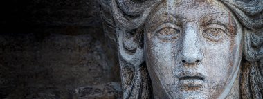 Venedik, İtalya 'da Venedik Rönesans döneminden güzel bir kadın heykeli olan bayrak, fotokopi alanı, yakın plan, ayrıntılar