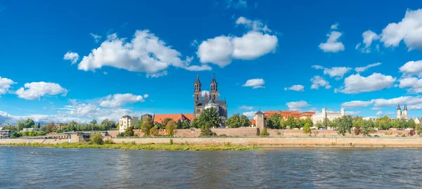 Magdeburg Şehir Merkezinin Panoramik Manzarası Eski Kasaba Elbe Nehri Sonbaharın — Stok fotoğraf