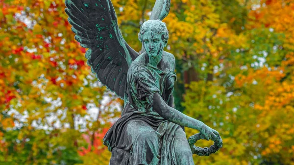 Estátua Anjo Alado Bonito Antigo Parque Baixa Potsdam Início Outono — Fotografia de Stock