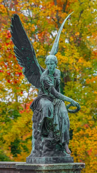 Estátua Anjo Alado Bonito Antigo Parque Baixa Potsdam Início Outono — Fotografia de Stock