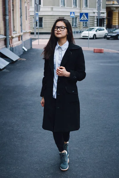 Beautiful Asian Businesswoman Walking Street — Stock Photo, Image