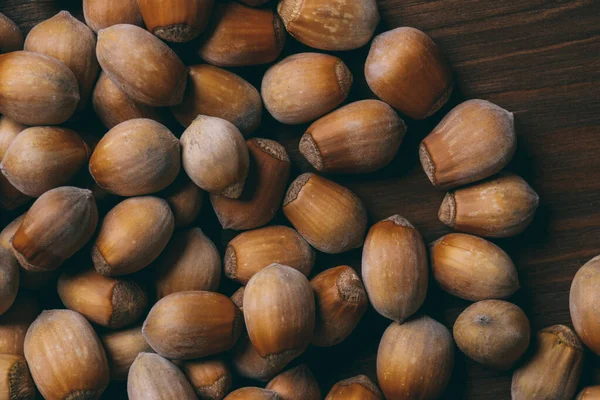 Een Stapel Noten Hele Noten Macro Foto Close Bovenaanzicht Houten — Stockfoto