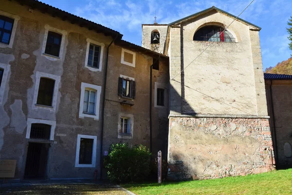 Badia (manastır) San Gemolo Ganna, Varese, Lombardiya, İtalya, 11 Kasım 2017.