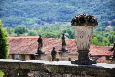 Bahçe, Villa Della Porta Bozzolo içinde Casalzuigno, Varese, Lombardiya, İtalya, 24 Mayıs 2017.