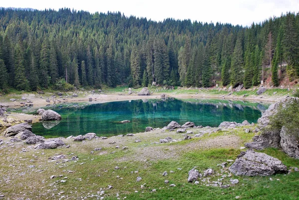 Jezioro Carezza Niemieckiej Wycieczki Nova Levante Południowy Tyrol Trentino Alto — Zdjęcie stockowe