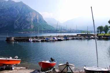 Par küçük liman, Valmadrera, Lecco, Lombardiya, 14 Nisan 2017.