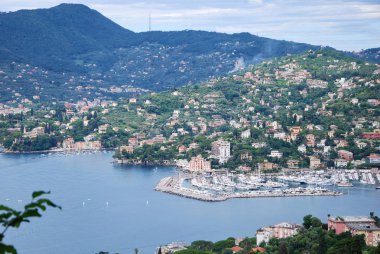Rapallo ve Sant'Ambrogio Zoagli, Genova, Liguria, İtalya, 14 Haziran 2018, yuvasından Cityscape.
