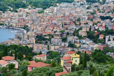 Rapallo ve Sant'Ambrogio Zoagli, Genova, Liguria, İtalya, 14 Haziran 2018, yuvasından Cityscape.