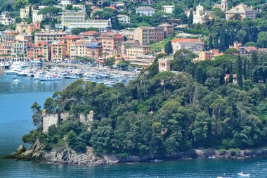 Rapallo ve Sant'Ambrogio Zoagli, Genova, Liguria, İtalya, 14 Haziran 2018, yuvasından Cityscape.