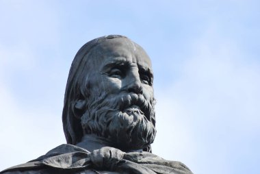 Pavia, Lombardiya / İtalya - 11 Mart 2011: İtalyan kahraman Giuseppe Garibaldi 'nin heykeli.