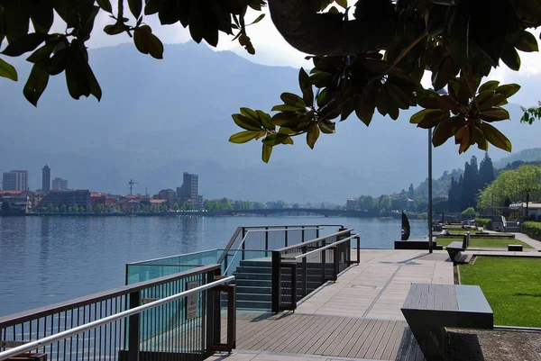 Cityscape Lecco Malgrate Lecco Lombardia Itália Abril 2017 Imagens De Bancos De Imagens