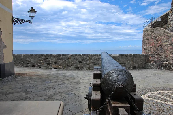 Camogli, Genova, Liguria, İtalya, 14 Haziran 2018 Dragonara kalede.