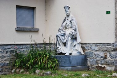 Blenio, Canton Ticino / İsviçre - 29 Temmuz 2016: Olivone 'da Aziz Martin Tur Heykeli.