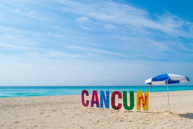 Güneşli bir günde Cancun plajı