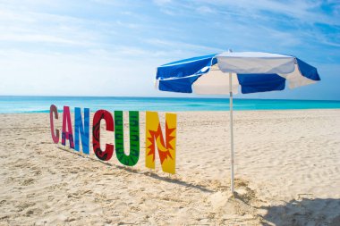 Güneşli bir günde Cancun plajı
