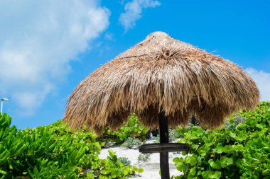 Güneşli bir günde Cancun plajı