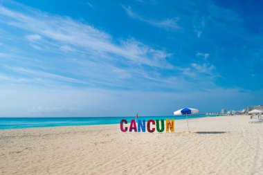 Güneşli bir günde Cancun plajı