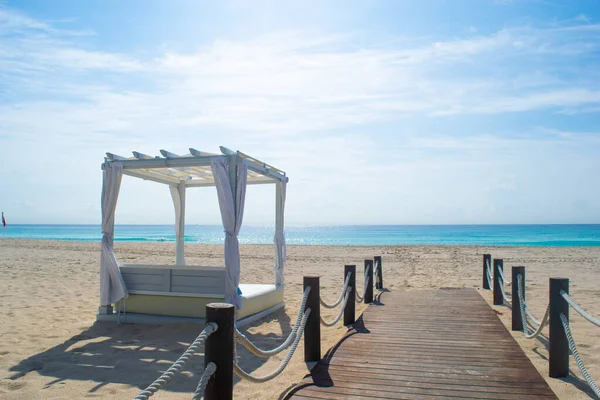 Cancun beach in a sunny day — Stock Photo, Image