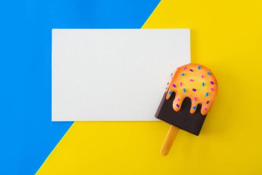 Eğlenceli renkli buzlu dondurma arkaplanı