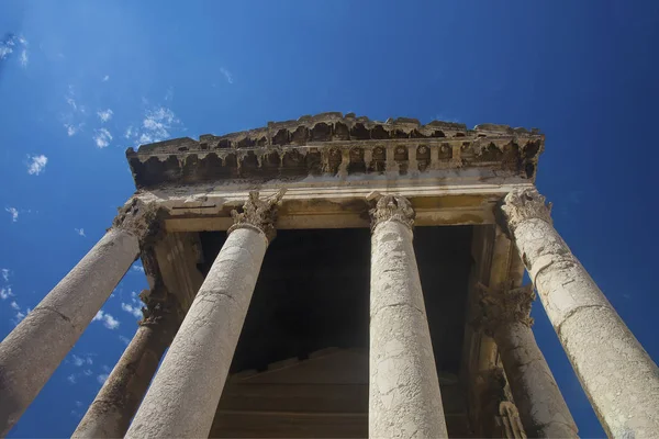 Sütunları Pula Hırvatistan Aşağıdan Yukarıya Görünümü Augustus Tapınağı Çatı — Stok fotoğraf