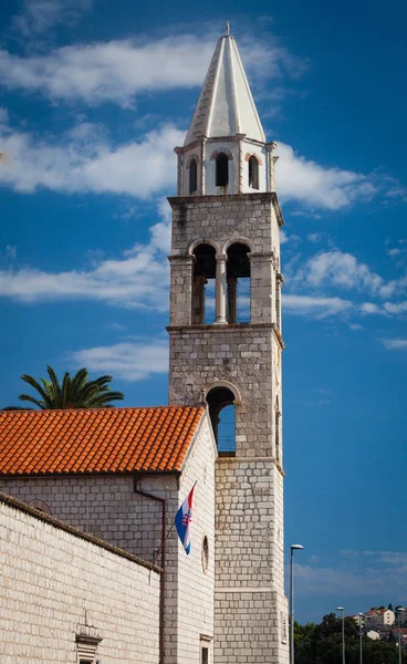 Klokketårn Med Flere Bygninger Nær Dubrovnik Havn Kroatia – stockfoto