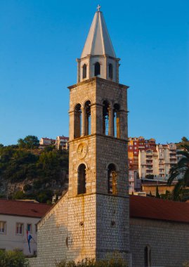 Varoşlarda eski çan kulesinde