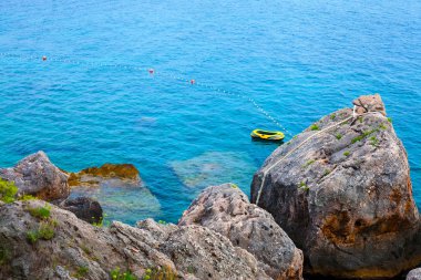 Tropikal kayalık sahil 