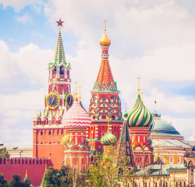 Moskova Kremlin Spasskaya Saat Kulesi ve Sai yakındaki kuleleri