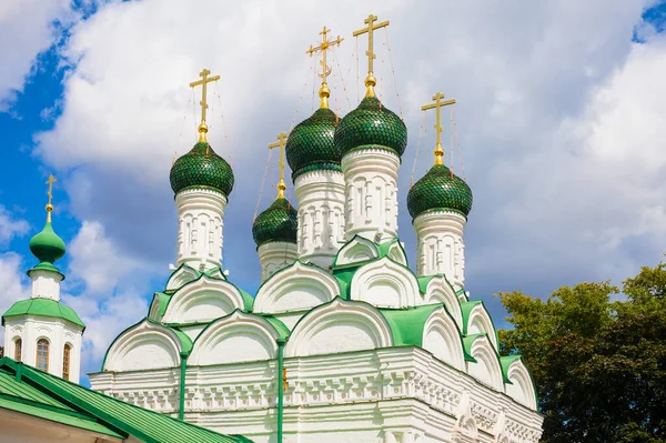 Upper detail of green dome Russian Orthodox temple — Stock Photo, Image