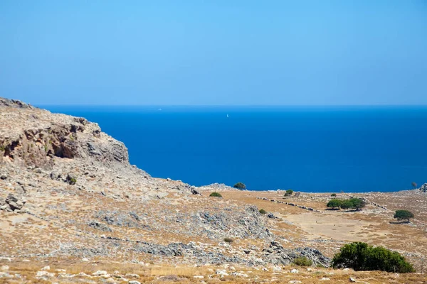 Paisagem Grega Serena Com Costa Rochosa Mar Calmo — Fotografia de Stock