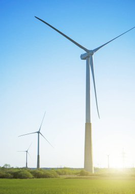 Rüzgar türbinleri alanında. Eko-enerji kavramı.