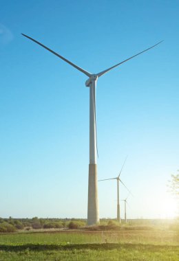 Rüzgar türbinleri alanında. Eko-enerji kavramı.