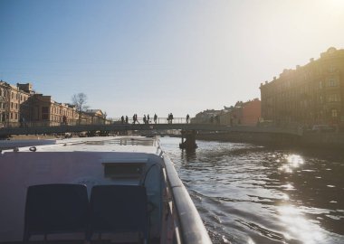 Nehirler ve kanallar St. Petersburg boyunca su geziler. Gorstkin Köprüsü.