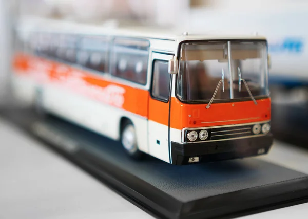 苏联玩具巴士模型在陈列 — 图库照片