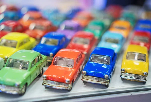 展会上五颜六色的玩具车模型收藏 — 图库照片