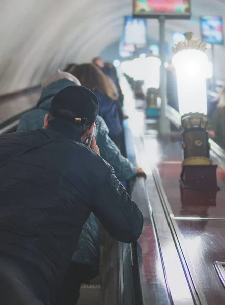 Personnes Montant Escalier Roulant Dans Station Métro — Photo