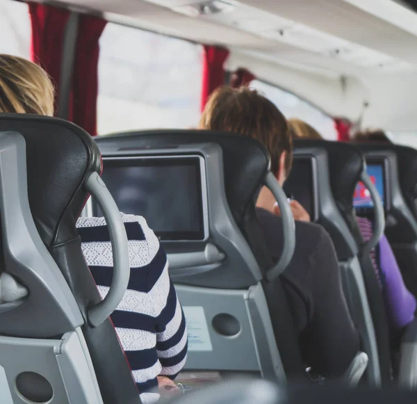 Autocarro Turístico Com Passageiros Tablets Lcd Embutidos — Fotografia de Stock