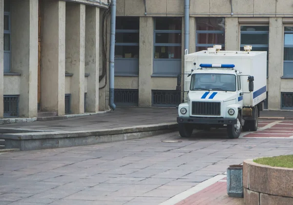 Gefangenentransportwagen Steht Der Nähe Des Gerichtsgebäudes Russland — Stockfoto