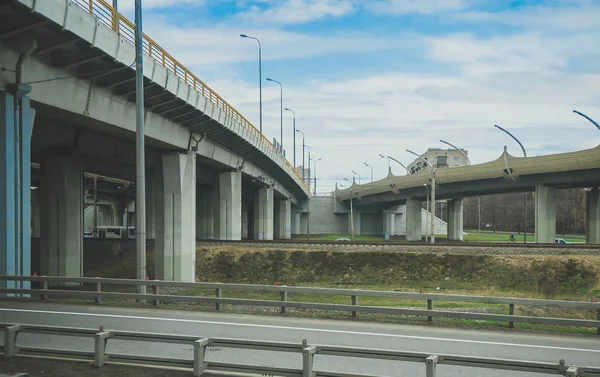 St Petersburg Tallinn karayolu ile kesiştiği kavşak taşıma.