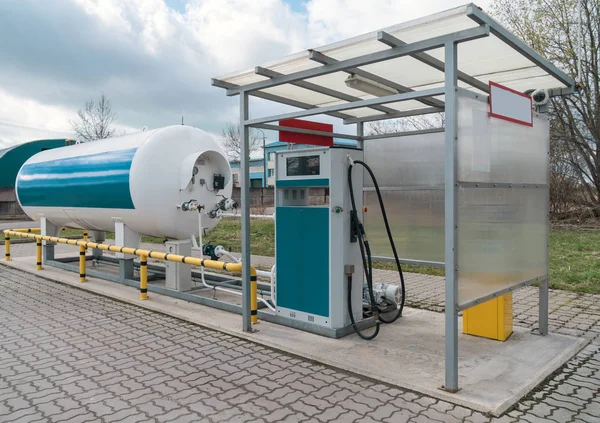 Lpg Gas Station Med Vita Tank — Stockfoto