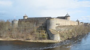 Ivangorod Kalesi. Estonya taraftan göster.