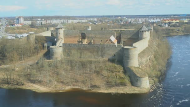 Ивангородская Крепость Вид Эстонской Стороны — стоковое видео